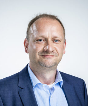 - AR-Mitglied von 2011 bis 2023​ - 2023 Wahl in den Vorstand - seit 2007 selbständiger Kaufmann in Bernau und Hoppegarten; - Aufsichtsratsmitglied in der REWE-Zentralfinanz eG und REWE Deutscher Supermarkt KGaA